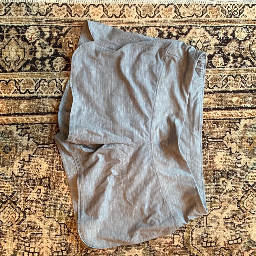 Maternity GapFit 3.5" Running Shorts in Gray Size Small